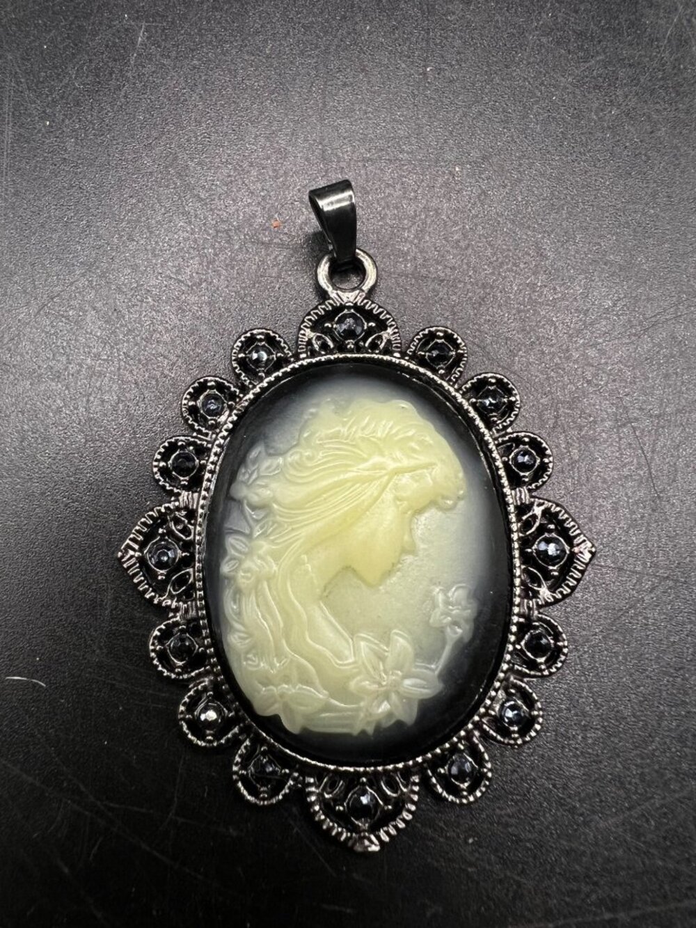 Victorian-Style Cameo Pendant With Ornate Metal Frame Antique Look Gothic Retro